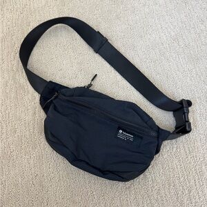 lululemon sling bag